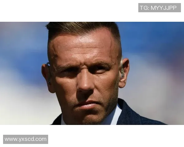 足球明星魅力瞬间揭秘:从场上风采到私下生活的全景写真集 足球明星魅力瞬间揭秘:从场上风采到私下生活的全景写真集