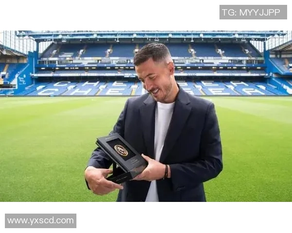 阿扎尔与足球明星的传奇故事探秘及其在球场上的辉煌瞬间